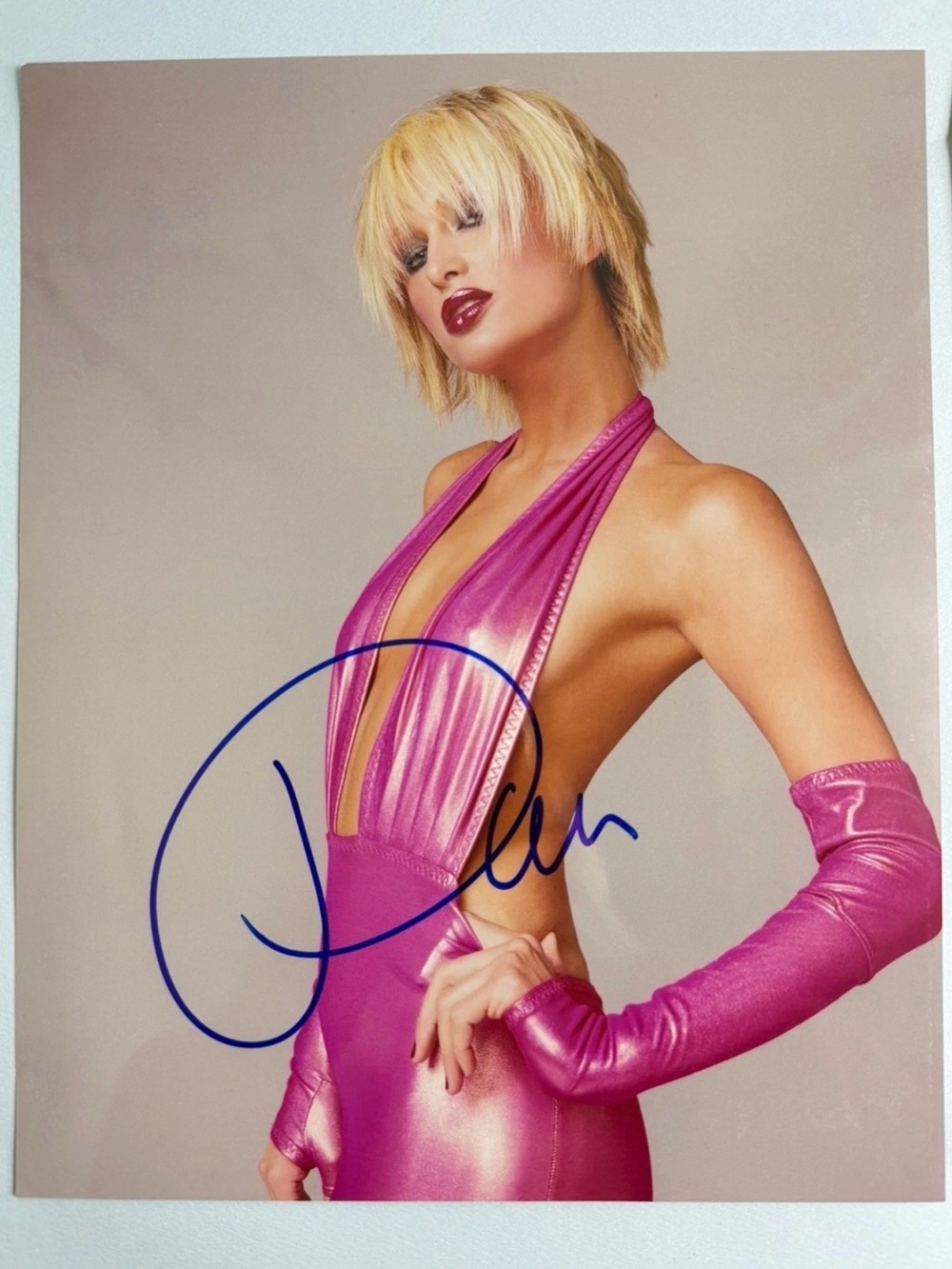 Paris Hilton Signed 8x10 Photo Autograph Pink Outfit Y2K Icon w/ COA Sharplink - Picture 2 of 8